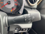 【オートライト】周りの明るさに応じて自動でヘッドライトの点灯・消灯ができる機能です!ライトの付け忘れ・消し忘れなどが無くなり、雨の日や夕方の走行も安心!トンネル通過時も便利ですね♪