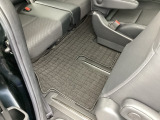 2列目が乗り込みやすいように可動しますので乗り降りもラクラクです!