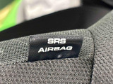 車両側方からの衝撃を緩和するSRSサイドエアバッグ(運転席/助手席)に加えて,SRSカーテンシールドエアバックも標準装備