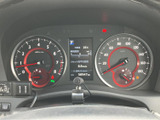 視認性の高いメーター類で、運転に必要な情報を的確に把握できます。運転状況を常に確認し、安全運転をサポートします。