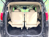普段のお買い物や通勤、送迎等に十分な荷室スペースを確保しております。セカンドシートを倒すと、大きな荷物の積載も可能です♪