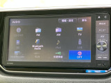 お好みの音楽を車内で楽しめます。CDやUSB、Bluetoothなど、様々な接続方法に対応しています。ドライブがさらに楽しくなります。