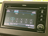 FM・AMやワンセグ、Bluetoothなどの表示があり、ラジオ選局も画面上で確認できます。放送局の切り替えや音源選びを視認しやすく、移動中の音楽や情報収集に活用できます。