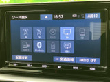 様々なメディアに対応し、車内を快適な空間に変えてくれます。お好みの音楽やラジオを楽しみながら、ドライブを満喫してください。音質にもこだわりました。