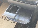 使わないときは収納できるドリンクホルダーです。