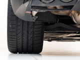 車体を後方から見た際の【左後輪】です。溝の残量やキズの有無など、より状態を詳しくお知りになりたい場合はスタッフまでお尋ね下さいませ。