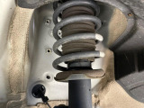 お車を安心してお乗りいただく為には、足回りの定期点検が欠かせません。サービスサポート(有償保証)では無料点検もご提供しており、安心のカーライフをお過ごしいただけるサポート体制が整っています。