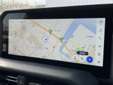 鮮明な地図表示で、分かりやすく目的地まで案内。渋滞情報もリアルタイムで確認でき、スムーズな移動をサポートします。運転に集中できます。