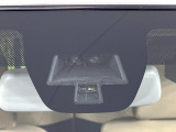 【スズキ セーフティサポート】走行中に前方の車両等を認識し、衝突しそうな時は警報とブレーキで衝突回避と被害軽減をアシスト。より安全にドライブをお楽しみいただけます。