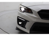 LEDヘッドライト、フロントフォグランプ、オプションのLEDデイライナー