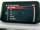 FM・AMラジオやBluetoothなど、複数の音源を画面から選択できます。お好みの音楽や放送を楽しみたい日常の移動にも活用しやすい装備です。