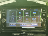 お気に入りの音楽を車内で楽しめます。SDカードやUSBなど、様々なメディアに対応。快適なドライブを演出します。