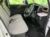 運転席からの視界は良好で、運転操作もスムーズに行えます。シートの座り心地も良く、長距離運転でも疲れにくい設計です。