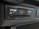 《ETC2.0車載器》 グローブボックス内にスマートに配置されています。高速道路の利用に便利な人気装備です!