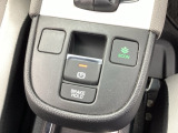 停車中にブレーキペダルを踏み続けなくてもブレーキ保持ができるオートマチックブレーキホールド機能もついております。