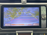 駐車時の安全性を高めるバックモニター付き。狭い場所でもスムーズな駐車操作をサポートし、運転に自信を持てます。
