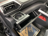 ダッシュボード周辺画像です。小物を置くのに便利な収納スペースです(^^♪