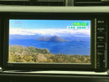 停車中にテレビや動画を楽しめるTV画面を搭載。長距離移動の際の休憩時間などに、リラックスした時間を過ごせます。快適な移動をサポートします。