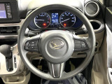インテリアに合わせたデザインのステアリングは、運転される方のことも考え、運転しやすい形状、大きさです。是非一度、実際に触ってお確かめください。