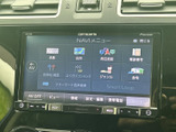 様々な情報を一目で確認できる機能的な画面。車両情報や設定変更など、必要な情報をすぐにチェックできます。操作性にも優れ、使いやすさを追求。