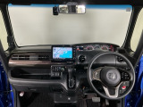 【前方視界】開放的な前方視界!運転がしやすく疲れにくいです♪窓が大きく、見通しがとっても良いおクルマですよ♪