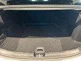 納車前には、メーカー規定に基づき、認定中古車ならではのしっかりとした整備をしてからご納車させて頂きます。熟練のメカニックがお客様に届く事を思い、1台1台入念に点検、整備致します。