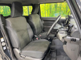 運転席シート廻りは使用感も少なく、良好な状態となっています。前オーナー様が丁寧に使っていたことがよくわかりますね。