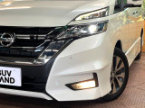 【LEDヘッドライト】悪天候や夜間走行時も良好な視界を確保し安心して運転できる高輝度LEDヘッドライトを装備!点灯速度が早く、消費電力も抑えられています。