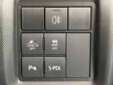 【スマートアシスト】走行中に前方の車両等を認識し、衝突しそうな時は警報とブレーキで衝突回避と被害軽減をアシスト。より安全にドライブをお楽しみいただけます。