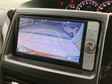 後方視界を広げ、安全な駐車をサポートします。狭い場所でもスムーズな運転が可能です。運転に自信がない方にもおすすめです。
