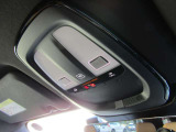 ルーフにあるON CALLボタンとSOSボタンは、車両が始動しない場合、パンクした場合、または事故に遭った場合などに支援の要請に使用できるため安心感を高めることができます。
