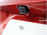 バックカメラが付いているので後方確認が非常にしやすいです。今や運転初心者も熟練者も必須装備!ついていて損はないですね♪
