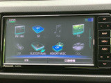 FM・AMやSD、USB、Bluetooth Audioなど、複数の音源が画面に並びます。利用したい項目を見つけやすく、気分や用途に合わせて選べる便利な装備です。