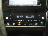オートエアコンがついております。温度を設定すれば風量は自動で調節してくれます。