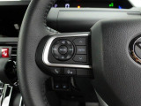 ステアリングスイッチ付きです。運転中に前方から目を離すことなく、オーディオの操作ができるので、安全な走行をサポートします。