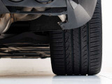 車体を後方から見た際の【右後輪】です。溝の残量やキズの有無など、より状態を詳しくお知りになりたい場合はスタッフまでお尋ね下さいませ。