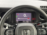 マルチインフォメーションディスプレイです。燃費や走行距離が分かり、半ドアなど車に異常がある際に警告してくれます。