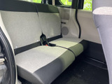 広々とした後部座席空間。ゆったりとくつろげるシートは、長距離移動でも疲れにくい設計です。