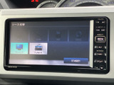 ワンセグやチューナーなど、画面から視聴ソースを選べる仕様です。停車中の休憩時間にテレビ番組を楽しめるため、車内で過ごすひとときに活用できます。