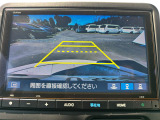 駐車時の安全確認をサポートするバックカメラも使用できます。