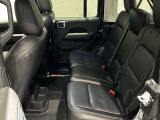 Jeepは、「自由も、冒険も、熱いチャレンジも、美しい自然があってはじめてRealに楽しめる」という信念から、車と自然との幸せな共存を目指し、複数の団体とともに日本の森林環境の保護・再生に取り組んでいます。