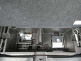 タイヤパンク修理キットと車載工具はこちらです。