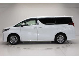 HV車です。ガソリン車より燃費もよく静かで滑らかな走りです。