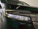 LEDヘッドライト(右側)です