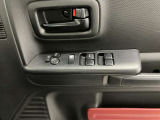 【運転席ドアスイッチ回り】パワーウィンドー[ロック機構]・電動格納式リモコンドアミラースイッチがまとまっているので操作しやすいです。