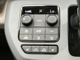 停車中にTV番組や映像を楽しめる機能。休憩時間などにリラックスできます。家族でのドライブや長距離移動に最適です。快適な車内空間を演出します。