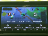 使いやすいインターフェースで、快適なドライブをサポートします。目的地設定や音楽再生も直感的に操作でき、必要な情報をスムーズに確認できます。