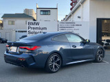 スタイリッシュなリアビュー。リアフォグランプを採用し、悪天候の走行時に後続のドライバーにし車両を示します。デザインだけではなく、安全面にも抜かりが無いBMWで駆け抜ける喜びを体感下さい。