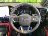 【純正革巻きステアリング】上質な革を使用することで、手にしっかり馴染みとても運転しやすいハンドルです♪