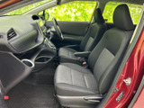 ドライバーの視界を確保するよう設計された内装。運転に集中できます。